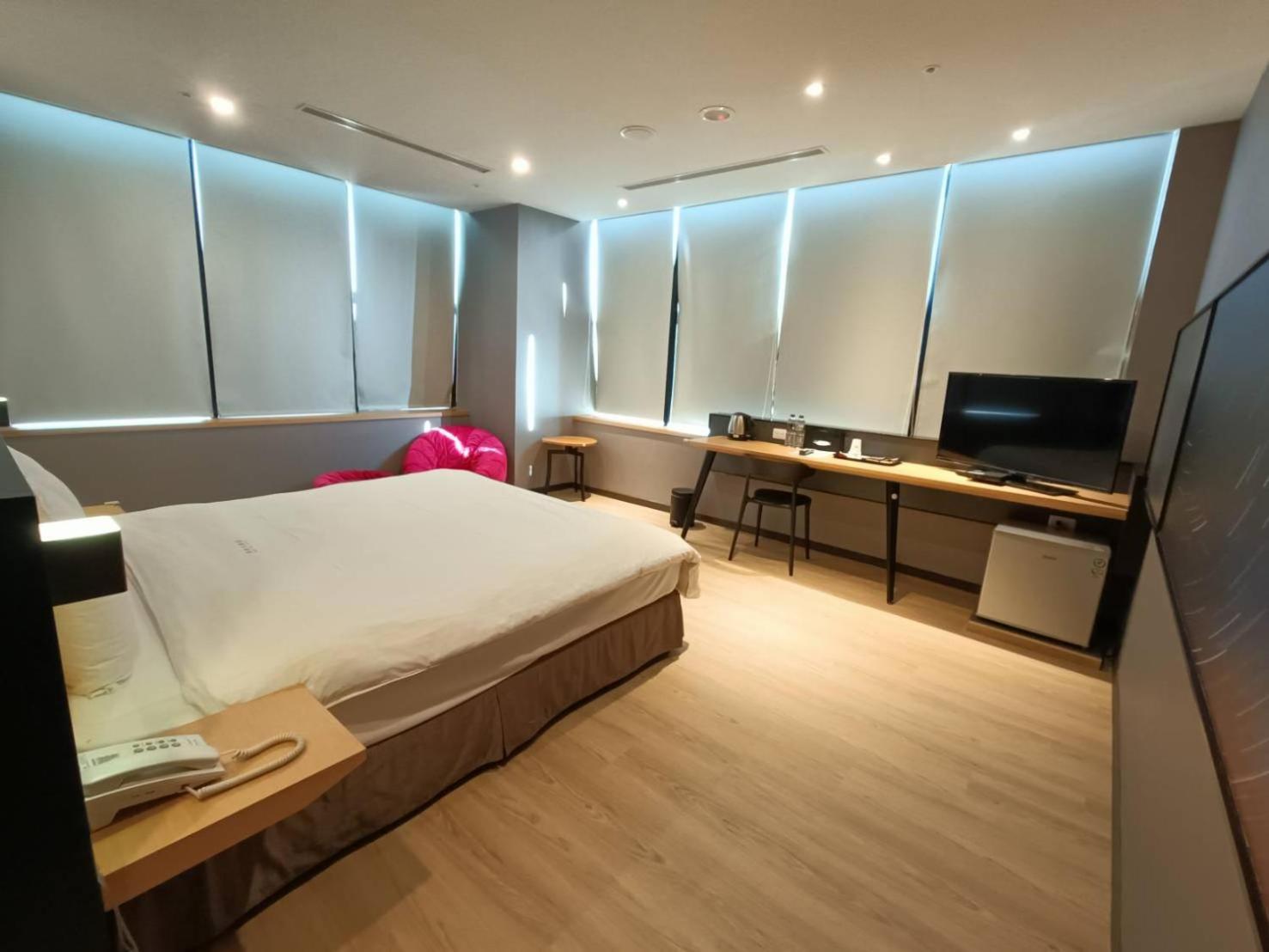 Walker-Taoyuan Hotel ภายนอก รูปภาพ